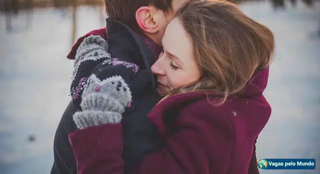Morar fora e colecionar lagrimas, sorrisos e abracos