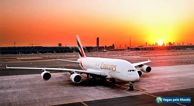 Emirates quer contratar pilotos brasileiros