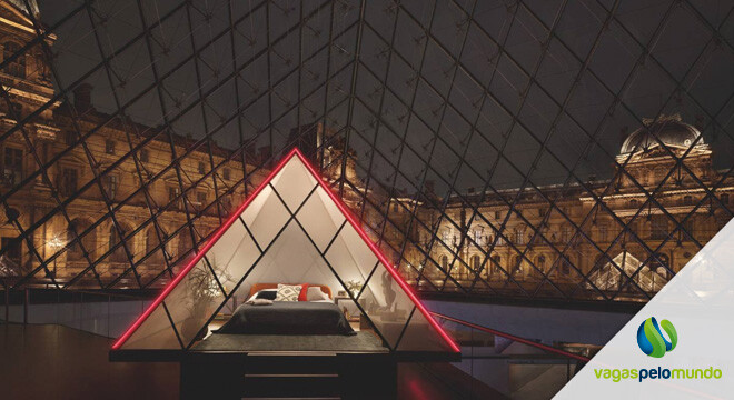 Dormir no Louvre