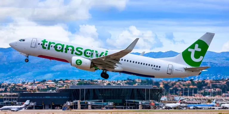 Empresa aérea lowcost recruta
