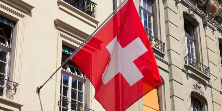 Salário mínimo na Suíça 2025