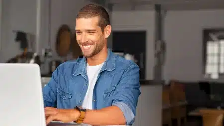 Salários em alta: o Boom das carreiras internacionais de tecnologia para brasileiros Salários em alta carreira internacional para brasileiros