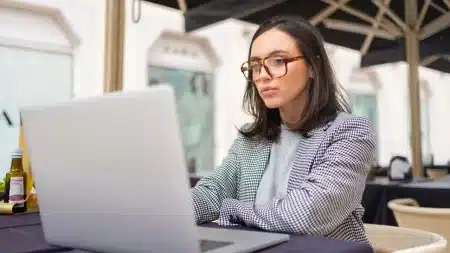 Trabalho remoto em empresas internacionais: áreas em alta para brasileiros Trabalho remoto em empresas internacionais
